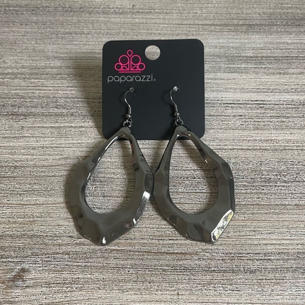 NEW Paparazzi Industrial Imperfection Black Earrings